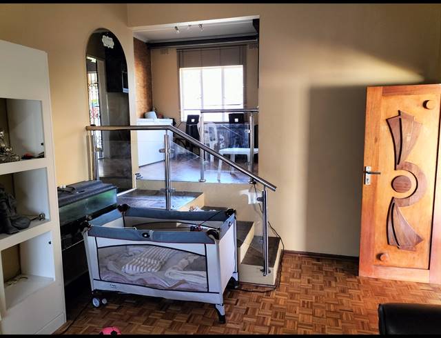 3 BEDROOM FREESTANDING FOR SALE IN BISLEY